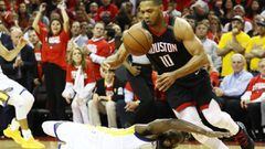 Eric Gordon (Houston Rockets), tras robar un bal&oacute;n a Draymond Green (Golden State Warriors).