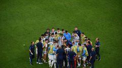 Argentina players gather together before extra time during the Qatar 2022 World Cup quarter-final football match between The Netherlands and Argentina at Lusail Stadium, north of Doha on December 9, 2022. (Photo by FRANCK FIFE / AFP) (Photo by FRANCK FIFE/AFP via Getty Images)