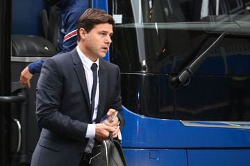 Paris Saint-Germain's Argentinian head coach Mauricio Pochettino leaves the bus upon his arrival before the French L1 football match between Paris-Saint Germain (PSG) and Olympique Lyonnais at The Parc des Princes Stadium in Paris on September 19, 2021. (