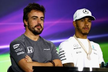 2007 fue el año que comenzó la rivalidad entre los pilotos de fórmula 1, ambos se encontraban en McLaren, siempre se respetaron en la pista, pero después del GP de Mónaco la relación explotó. A Alonso le sugirieron que Hamilton era más rápido que él... y fue el principio del final.
