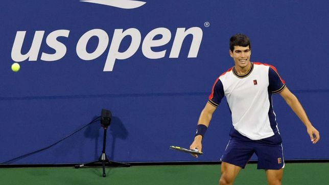 Carlos Alcaraz becomes youngest World No. 1 in men's tennis after