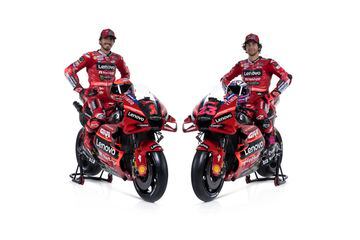 Francesco Bagnaia y Enea Bastianini en la presentación de la nueva Ducati para la temporada 23.