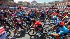 El pelotón durante la octava etapa del Giro de Italia 2022. 