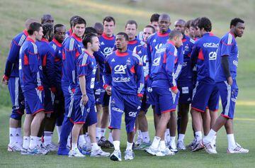 Los jugadores de Francia en un entrenamiento durante la concentraci&oacute;n del Mundial 2010.