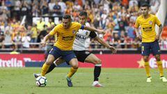 Koke conduce el bal&oacute;n durante el partido de primera vuelta de la Liga Santander entre Valencia y Atl&eacute;tico de Madrid disputado en Mestalla.