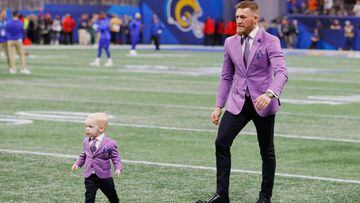 ATLANTA, GA - FEBRUARY 03: Conor McGregor and his son, Conor Jack McGregor Jr., play on the field prior to Super Bowl LIII at Mercedes-Benz Stadium on February 3, 2019 in Atlanta, Georgia.   Kevin C. Cox/Getty Images/AFP == FOR NEWSPAPERS, INTERNET, TELCOS &amp; TELEVISION USE ONLY ==