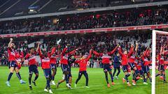 Players of Lille celebrate the victory after the French Ligue 1 Uber Eats soccer match between Lille and Monaco at Stade Pierre Mauroy on October 23, 2022 in Lille, France. (Photo by Baptiste Fernandez/Icon Sport via Getty Images)