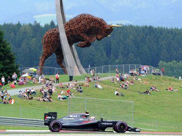 McLaren Honda team Greate Britain driver Jenson Button drives during the qualifying session of the Formula One Grand Prix of Austria at the Red Bull Ring in Spielberg, Austria on July 2, 2016. / AFP PHOTO / SAMUEL KUBANI
 PUBLICADA 03/07/16 NA MA37 1COL