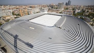 El Santiago Bernabéu, con la cubierta cerrada, en las pruebas que hizo el club el lunes 29 de agosto.