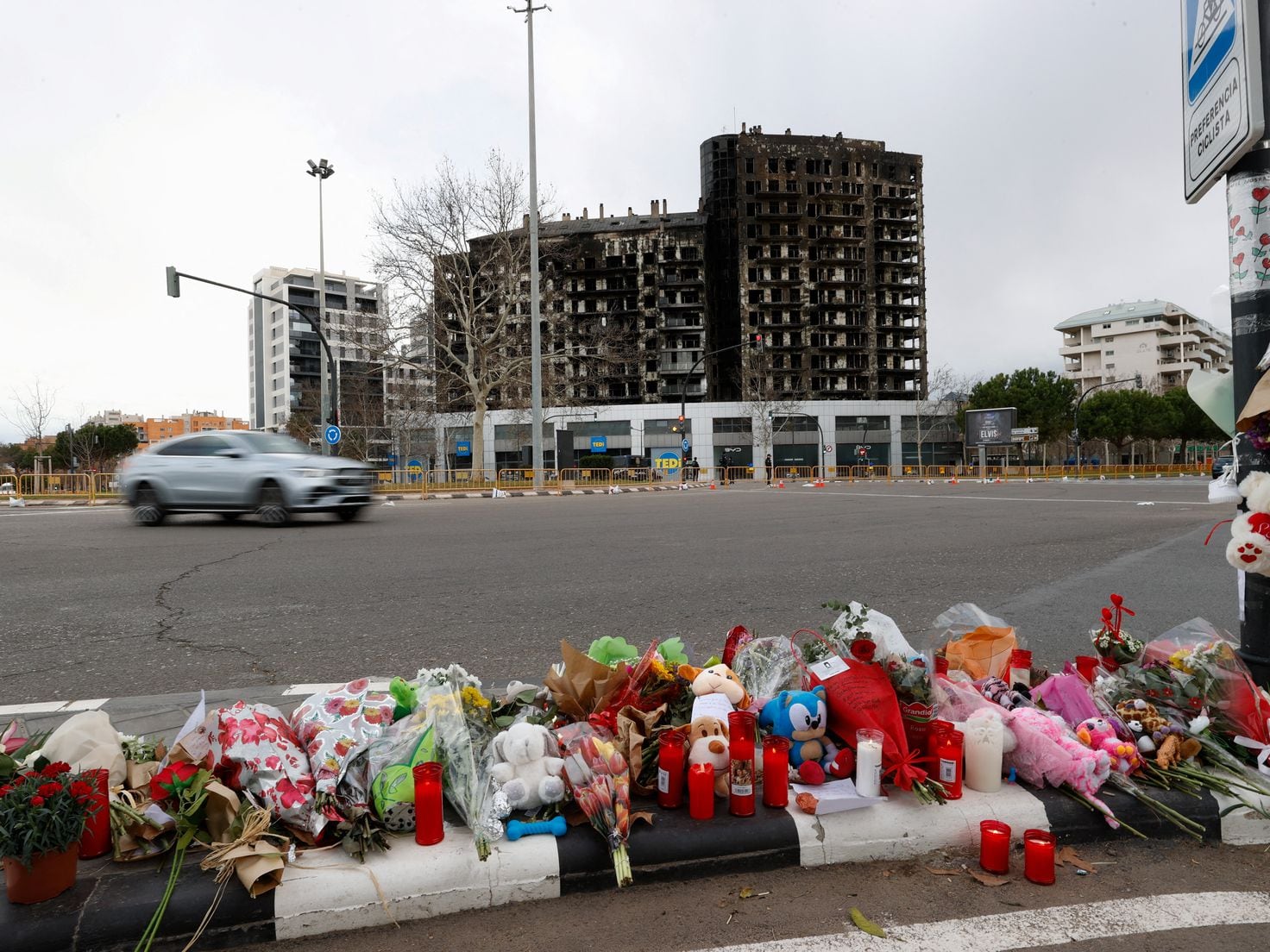 Incendio Valencia, El DOGV publica la letra pequeña de las ayudas por el  incendio de Campanar, que excluye parcialmente a algunos afectados