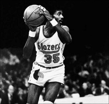 LaRue Martin (número 1 del draft de 1972 por Portland Trail Blazers): antes que McAdoo, Westphal… y Julius Erving. De LaRue se esperaba que fuera un pívot de época pero solo aguantó cuatro temporadas en la NBA y en la mejor (1974-75) apenas promedió 7 pun