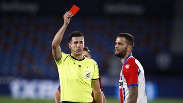 VALENCIA, SPAIN - NOVEMBER 08: Edgar Mendez of Deportivo Alaves is shown a red card by match referee Isidro Diaz de Mera Escuderos during the La Liga Santander match between Levante UD and Deportivo Alaves at Ciutat de Valencia Stadium on November 08, 202
