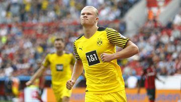 Erling Braut Haaland, jugador del Borussia Dortmund, celebra el gol anotado ante el Bayer Leverkusen en la Bundesliga.