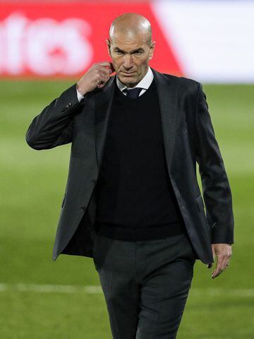 MADRID, SPAIN - MAY 1: coach Zinedine Zidane of Real Madrid during the La Liga Santander match between Real Madrid v Osasuna at the Estadio Alfredo Di Stefano on May 1, 2021 in Madrid Spain (Photo by David S. Bustamante/Soccrates/Getty Images)