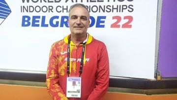 El seleccionador español de Atletismo José Peiró posa para AS durante los Mundiales de Atletismo de Pista Cubierta de Belgrado 2022.