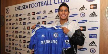 El formado en las Chivas de Guadalajara, fue fichado muy joven por el Chelsea a pesar de no tener mucha experiencia en la Primera División. Actualmente juega en la India.