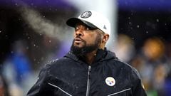 BALTIMORE, MARYLAND - JANUARY 06: Pittsburgh Steelers head coach Mike Tomlin takes the field before the start of the Steelers and Baltimore Ravens game at M&T Bank Stadium on January 06, 2024 in Baltimore, Maryland.   Rob Carr/Getty Images/AFP (Photo by Rob Carr / GETTY IMAGES NORTH AMERICA / Getty Images via AFP)