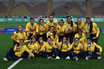Histórica participación de la Selección Colombia Femenina que se quedó con la medalla de Oro en los Panamericanos de Lima 2019 después de vencer por penaltis 7-6 a Argentina, tras haber igualado 1-1 en los 120 minutos de juego.