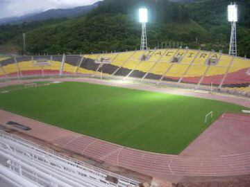Polideportivo de Pueblo Nuevo: Situado a 1061 metros de altura sobre el nivel del mar; es conocido como el “Templo sagrado del fútbol venezolano”. Abierto en 1976; fue sede de la Copa América 2007. Tiene una capacidad para 46 mil  espectadores; y el Instituto Nacional del Deporte es su propietario.