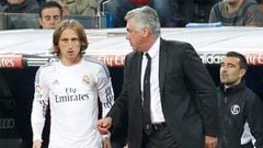 Luka Modric y Carlo Ancelotti, durante un partido del Real Madrid de la temporada 2013/2014.