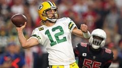 GLENDALE, ARIZONA - OCTOBER 28: Aaron Rodgers #12 of the Green Bay Packers drops back to pass during the first half against the Arizona Cardinals at State Farm Stadium on October 28, 2021 in Glendale, Arizona.   Christian Petersen/Getty Images/AFP == FOR