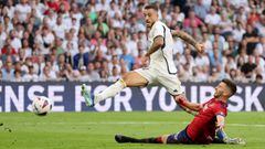 Joselu anota el gol que cerró el marcador (4-0) en el Real Madrid-Osasuna de la novena jornada de LaLiga EA Sports.