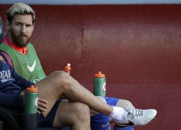 FC Barcelona's Lionel Messi sits in the bench during the Spanish La Liga soccer match between FC Barcelona and Deportivo Coruna at the Camp Nou in Barcelona, Spain, Saturday, Oct. 15, 2016. (AP Photo/Manu Fernandez)