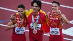 Katir celebra el bronce con Fontes y García Romo.