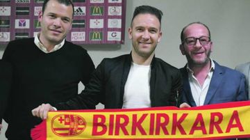 Diego Capel en su presentaci&oacute;n como nuevo jugador del Birkirkara de Malta.