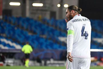 Real Madrid's Spanish defender Sergio Ramos (L) celebrates his goal during the UEFA Champions League group B football match between Real Madrid and Inter Milan at the Alfredo di Stefano stadium in Valdebebas, on the outskirts of Madrid, on November 3, 202