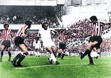 El 11-03-1979 el partido se tuvo que dar por finalizado antes de tiempo porque la afición lanzó almohadillas al campo. El motivo: el empate a tres del Madrid en el 92'. El linier señaló falta en el saque de banda de Isidro, pero Auscua Sanz, el árbitro, no le vio y la jugada acabó en gol.