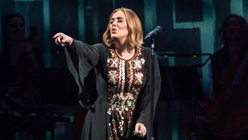 Adele, aplaudida por su gran cambio físico y por un duro 'zasca' a un seguidor