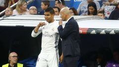 Casemiro y Zidane charlan