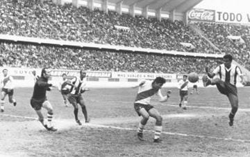 Más de 500 goles convirtieron a Teófilo Cubiillas en el mejor futbolista de la Historia de Perú. Campeón de América en 1975, jugó 3 mundiales y desde su retirada Perú nunca ha vuelto a una cita mundialista.