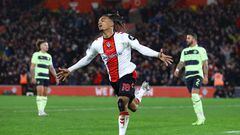 SOUTHAMPTON, ENGLAND - JANUARY 11: Sekou Mara of Southampton celebrates after scoring their side's first goal during the Carabao Cup Quarter Final match between Southampton and Manchester City at St Mary's Stadium on January 11, 2023 in Southampton, England. (Photo by Michael Steele/Getty Images)