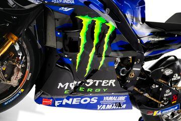 Desde Malasia, el francés Fabio Quartararo y el español Álex Rins, han presentado la que será la moto para la temporada que viene del equipo: Monster Energy Yamaha MotoGP. La Yamaha YZR-M1. La estética de la moto mantiene la combinación de colores azul y negro.
