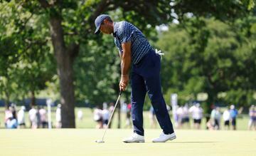 Tiger Woods of the US taps in on the first hole during the first round of the 2022 PGA Championship golf tournament at the Southern Hills Country Club in Tulsa, Oklahoma