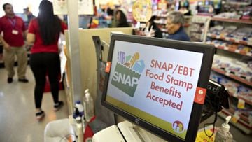 Los beneficios de SNAP se entregan en una tarjeta de transferencia de beneficios electrónicos. Aquí qué es la tarjeta EBT y quién puede solicitarla.
