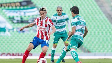 La jugada polémica con el VAR en el Santos vs Chivas