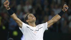 Rafael Nadal celebra su victoria ante Milos Raonic en los cuartos de final del Abierto de Australia.