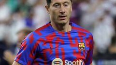 LAS VEGAS, NEVADA - JULY 23: Robert Lewandowski #12 of Barcelona warms up before a preseason friendly match against Real Madrid at Allegiant Stadium on July 23, 2022 in Las Vegas, Nevada. Barcelona defeated Real Madrid 1-0.   Ethan Miller/Getty Images/AFP
== FOR NEWSPAPERS, INTERNET, TELCOS & TELEVISION USE ONLY ==