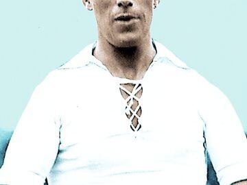 Militó en el Betis entre 1932 y 1935. Ese mismo año fichó por el Real Madrid, donde estuvo hasta 1942.