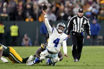 GREEN BAY, WISCONSIN - NOVEMBER 13: Dak Prescott #4 of the Dallas Cowboys attempts a pass while being tackled by Jarran Reed #90 of the Green Bay Packers during overtime at Lambeau Field on November 13, 2022 in Green Bay, Wisconsin.   Patrick McDermott/Getty Images/AFP
