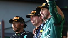 Hamilton, Verstappen y Alonso, en el podio de Australia 2023.