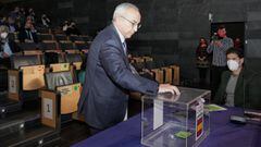 El presidente del COE Alejandro Blanco vota en las elecciones en las que ha salido reelegido como presidente del Comit&eacute; Ol&iacute;mpico Espa&ntilde;ol.