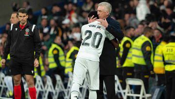 Ancelotti y Vinicius se fundieron en un cariñoso abrazo tras marcar el brasileño el segundo gol del Real Madrid al Valencia.