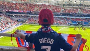 Diego, el niño de Oslo, en el Atleti-United.