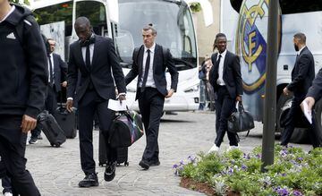 Mendy, Bale y Camavinga  a su llegada al hotel.

