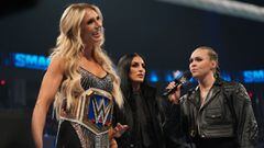 Charlotte Flair, Sonya Deville y Ronda Rousey, en SmackDown.