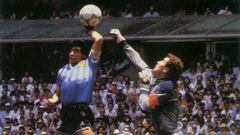 El fútbol es un caso muy especial en cuanto a las trampas. Muchas han sido las peripecias de los jugadores para engañar a los árbitros, pero nunca han podido con las cámaras. La más famosa, sin duda, la mano de Dios de Diego Armando Maradona en el Mundial de México de 1986. El argentino fue la pesadilla de Inglaterra, eran cuartos de final y Argentina logró ganar ese Mundial.

